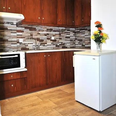 Hollywood Aparthotel 3*