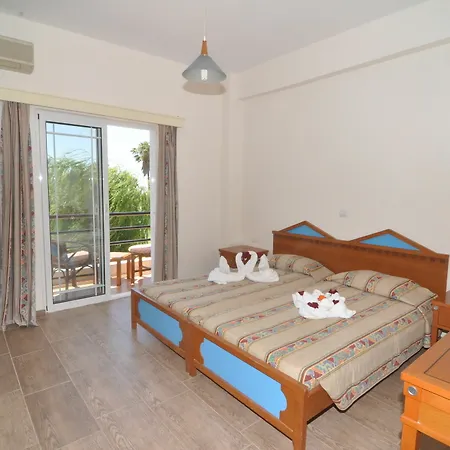 Hollywood Aparthotel 3*
