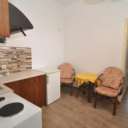 Hollywood Aparthotel 3*