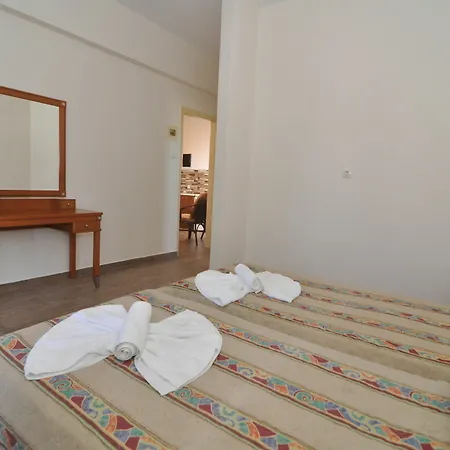 Hollywood Aparthotel 3*